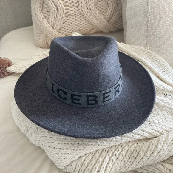 Iceberg hat - Picture 1 of 5